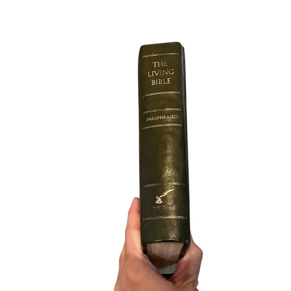 Vintage The Living Bible Paraphrased English Holy Bible Green Gold 1973 Retro - Picture 2 of 12